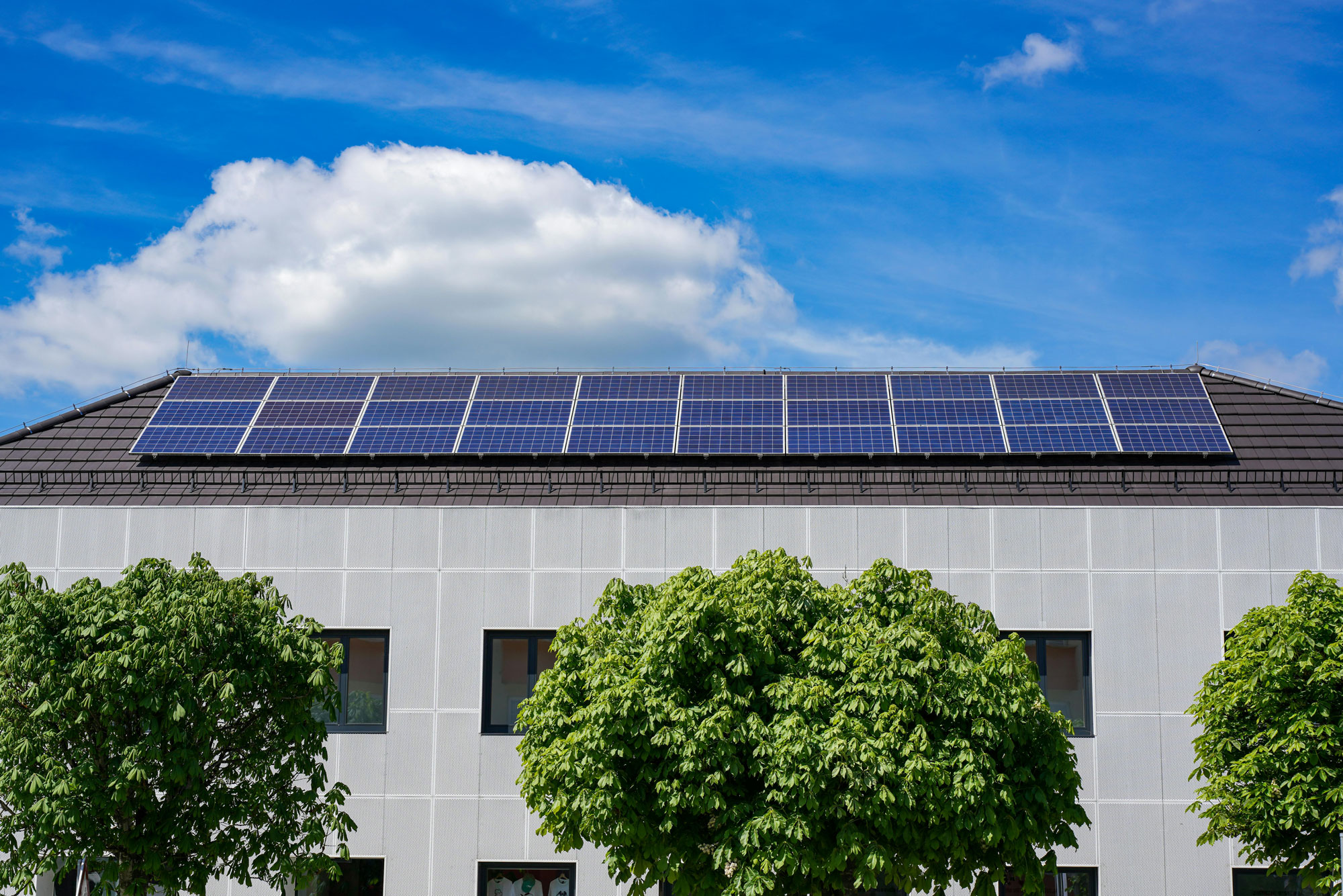 Equipo de instaladores certificados de placas solares de BuscoAhorro